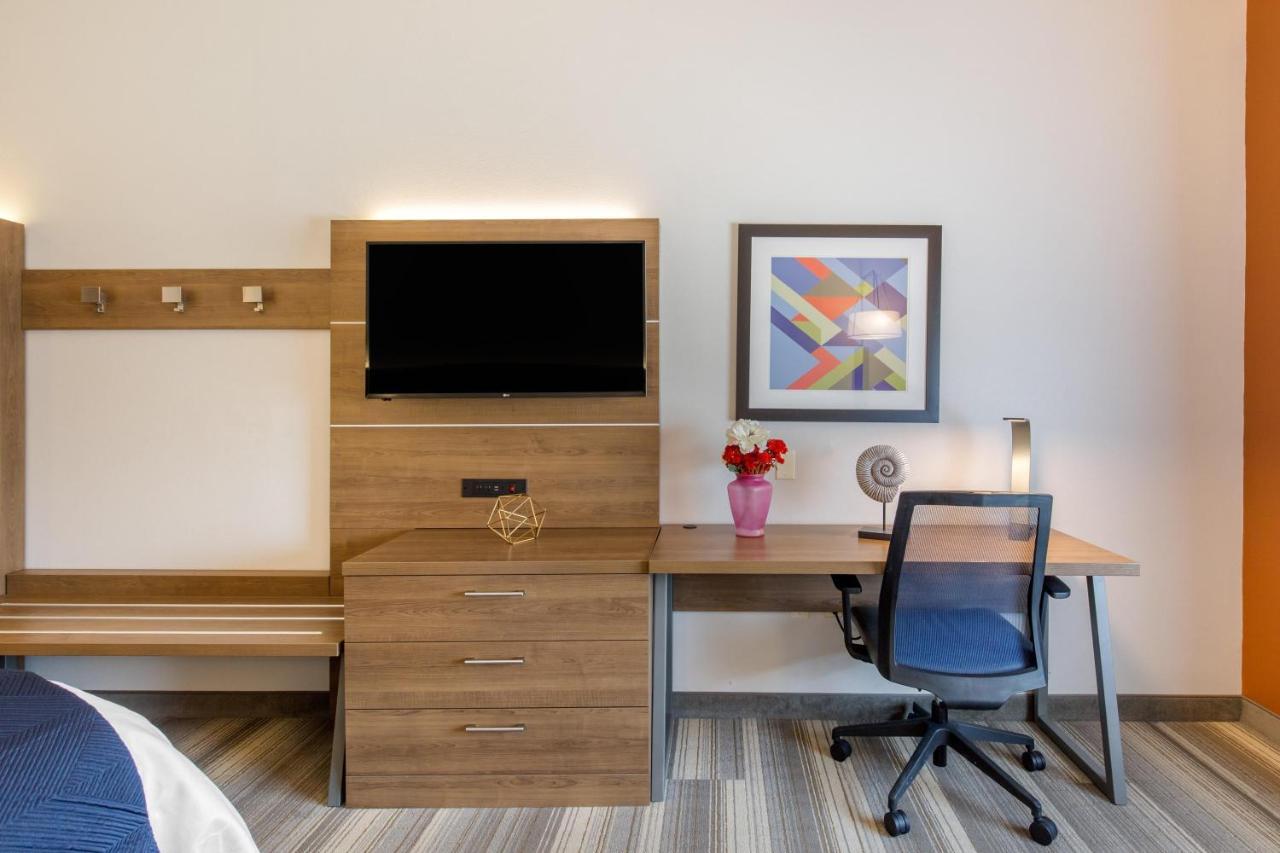 Holiday Inn Express Houston-Alvin By Ihg Стая снимка